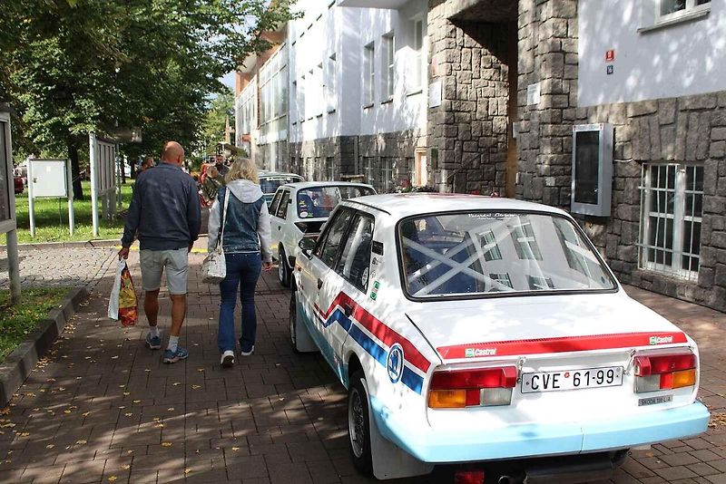 V severočeském Litvínově se uskutečnil premiérový Autofest. Na snímku je luxusní Porsche 911 Spirit.