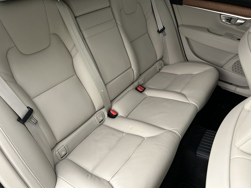 Volvo V90 2.0 Recharge 4x4 Inscription - fotka 13 z 29