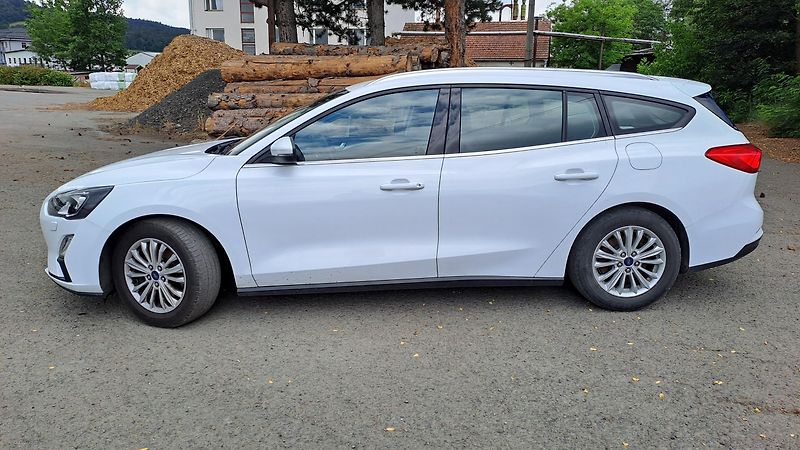 Ford Focus 1.5 EcoBlue Titanium Automat - fotka 4 z 27
