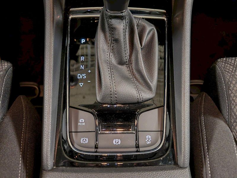 Škoda Karoq (2025) 2.0 TDI 110 kW DSG 4x4 Top Sel - fotka 19 z 31