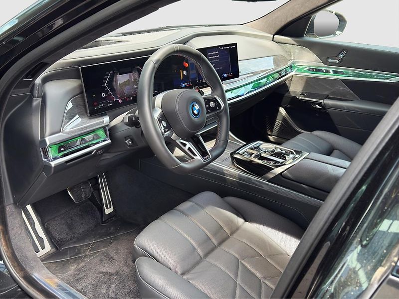 BMW Řada 7 M760e xDrive Sedan - fotka 9 z 27