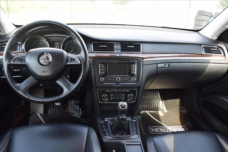 Škoda Superb 2,0 TDI 125KW TOP VÝBAVA ALU - fotka 30 z 50