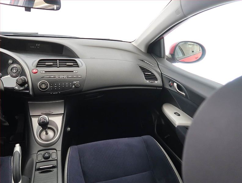 Honda Civic (2006) 1.4 i-DSI, po STK, servisované - fotka 8 z 20