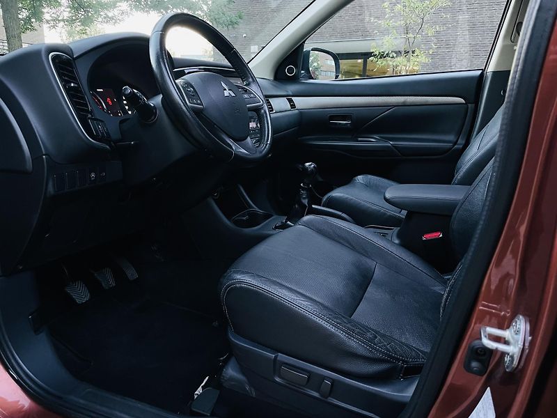 Mitsubishi Outlander 2.2D 4x4 7MÍST KAMERA SERVISKA - fotka 28 z 47