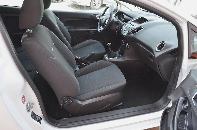 Ford Fiesta (2015) 1.25i 1.MAJITEL / STK 06/2028 - fotka 9 z 28