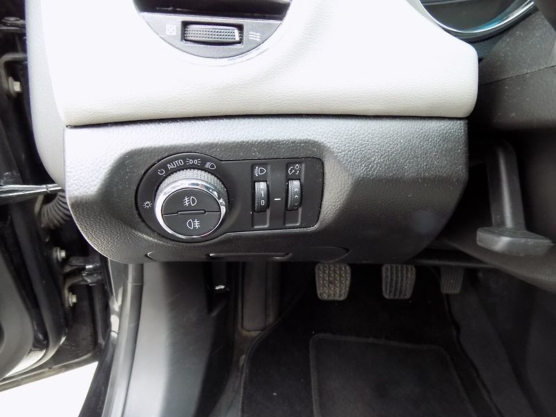 Chevrolet Cruze (2011) 2.0 VCDi/Klima/Kůže/NAVI/ - fotka 21 z 32