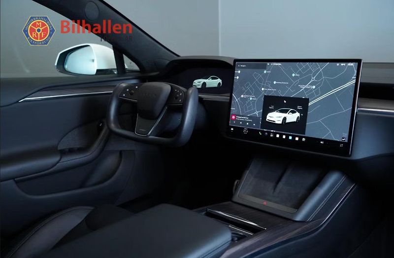 Tesla Model S LR AWD Vzduch Pano Kam Yoke - fotka 13 z 35