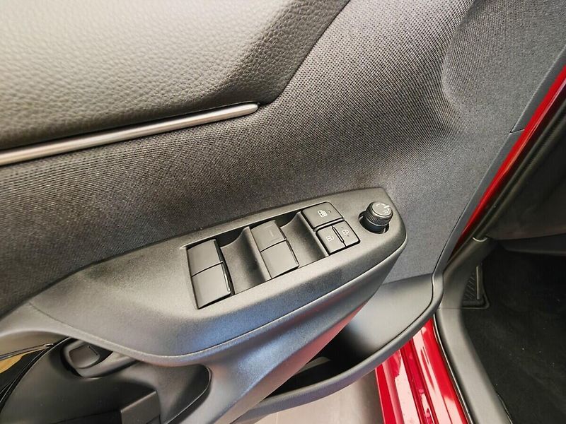 Toyota Yaris 1.5 Hybrid Style - fotka 15 z 29