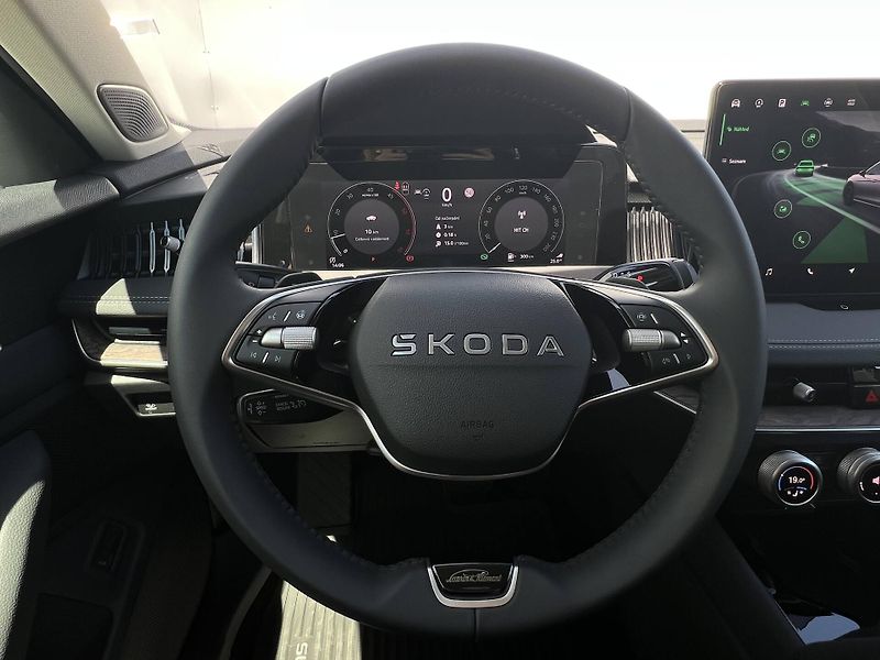 Škoda Superb (2026) L&K 7DSG 2,0TDI - fotka 10 z 23