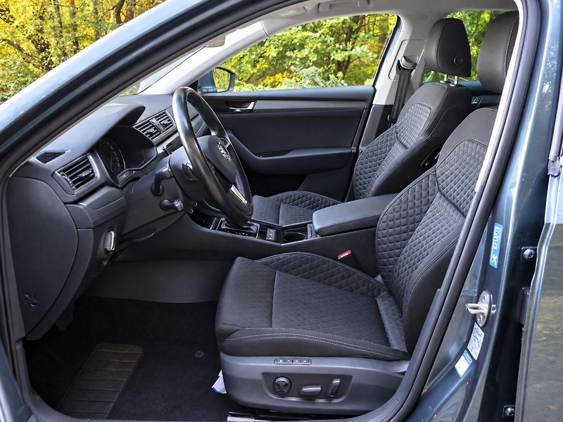 Škoda Superb 2,0 TDI DSG 110kW Style Navi - fotka 12 z 47