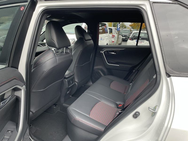 Toyota RAV4 2.5 Plug-in Hybrid Selection - fotka 12 z 28