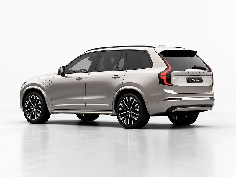 Volvo XC90 (2026) T8 PLUS DARK +4SERVIS/ZÁRUKA - fotka 3 z 15