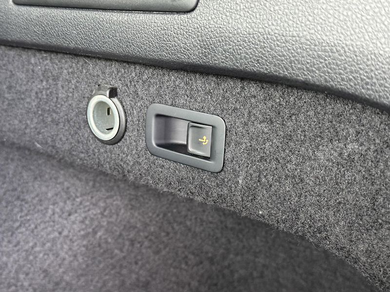 Volkswagen Passat 2,0TDI DSG 140kW*Masáž*Kam*Taž - fotka 35 z 37