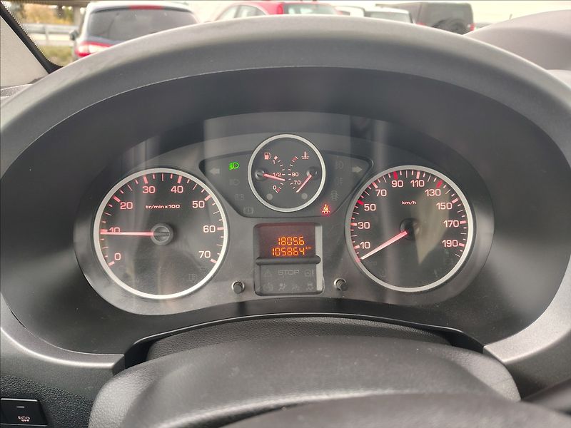 Peugeot Partner 1,2 - fotka 11 z 18