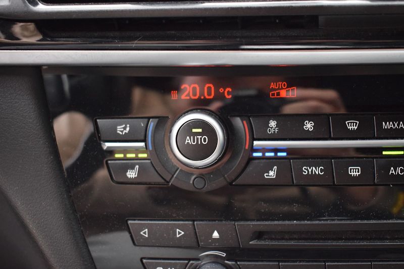 BMW X6 (2015) 40d Xdrive/Navi/větraná sed - fotka 20 z 35