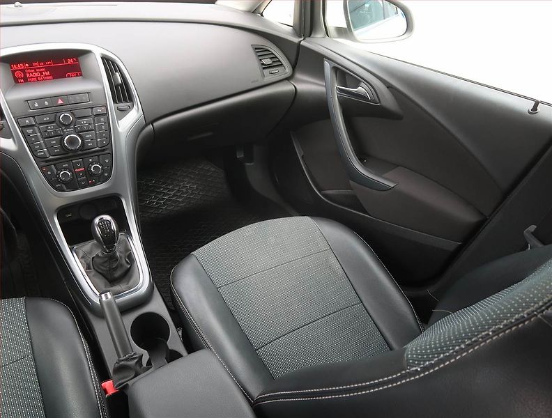 Opel Astra (2015) 1.6 16V, Serv.kniha, Tempomat - fotka 8 z 16