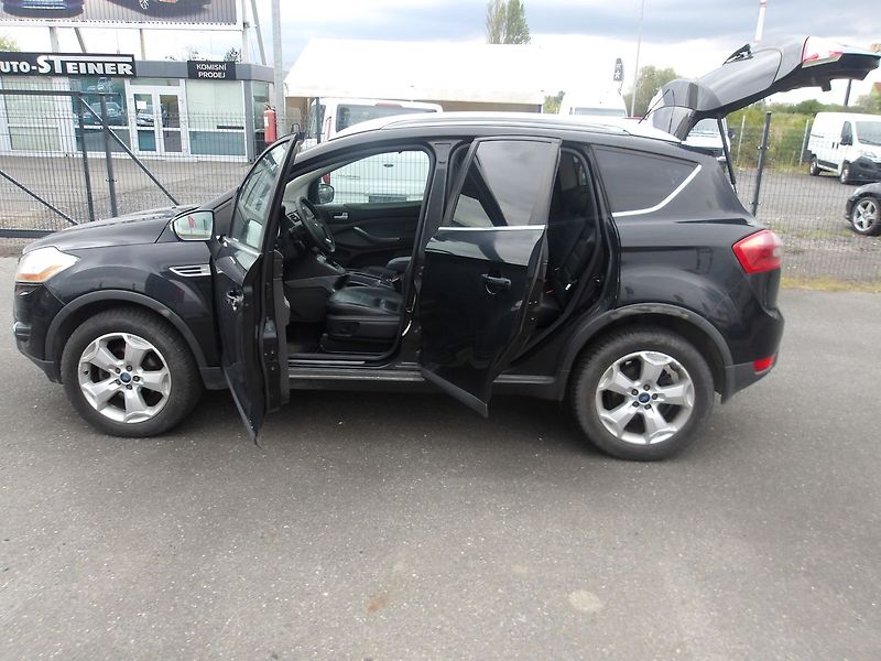 Ford Kuga 2,0TDCi TITANIUM Aut. 4x4! - fotka 37 z 44