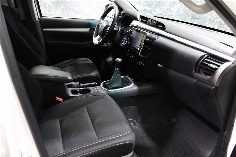 Toyota Hilux 2,4 D-4D 150 4x4 1.majitel, CZ - fotka 11 z 33