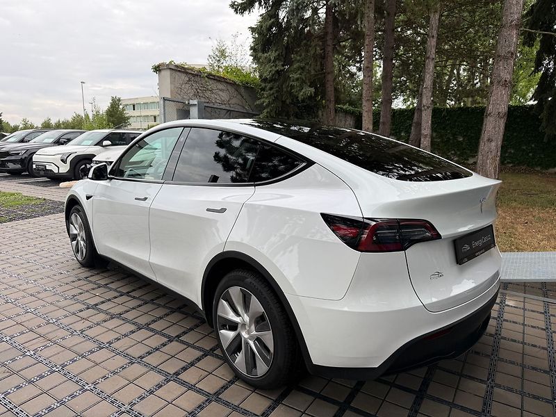 Tesla Model Y LR AWD Tažné / Záruka - fotka 4 z 41