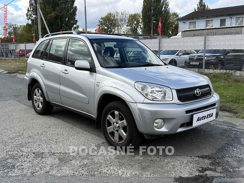 Toyota RAV4 (2004) 2.0 VVT-i 4WD, ČR, 4x4, TZ - fotka 1 z 3