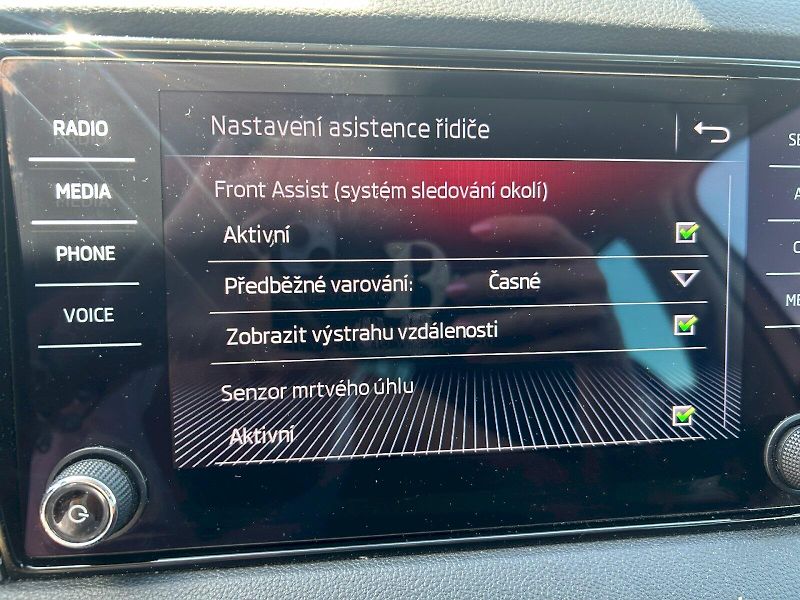 Škoda Karoq (2018) AMBITION TSI 1.5/110KW 6MP - fotka 23 z 28
