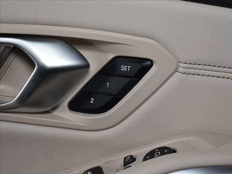 BMW Řada 3 330D Xdrive M-Paket,Pano   3,0 - fotka 19 z 27