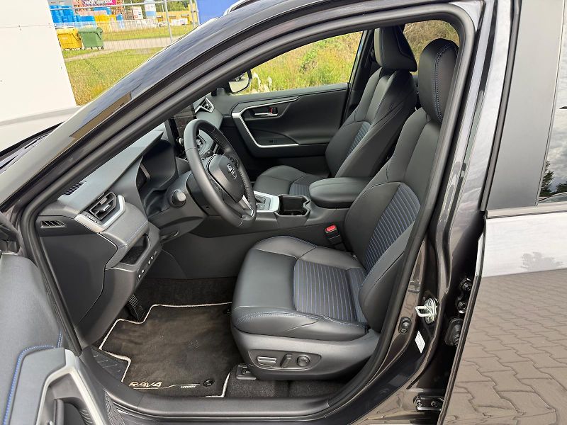 Toyota RAV4 2.5 HSD e-CVT AWD Selection - fotka 11 z 29