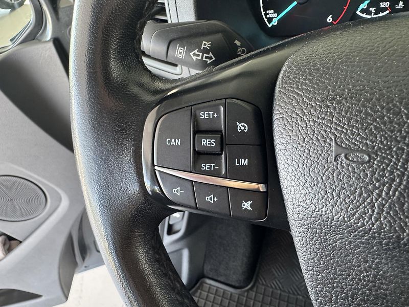 Ford Tourneo Custom 2,0TDCi L2*Kamera*REZERVACE! - fotka 28 z 37