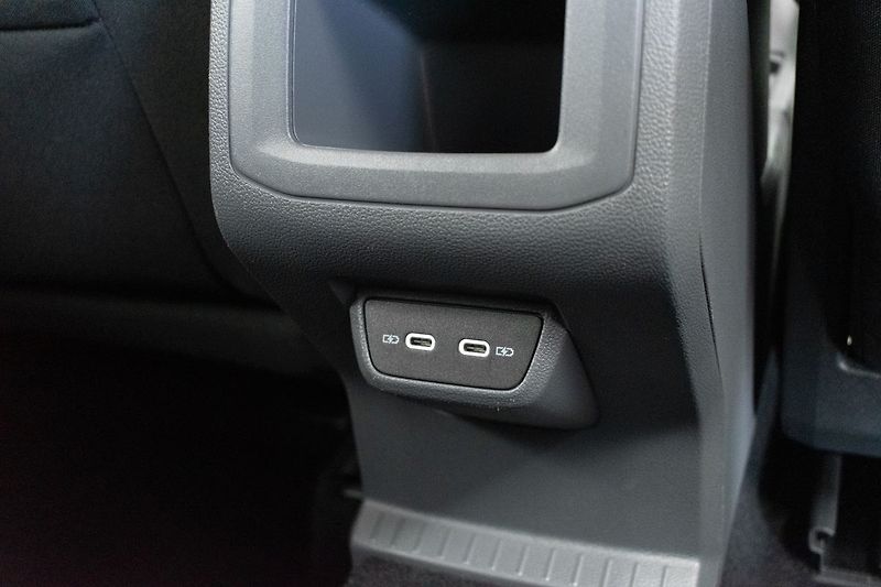 Volkswagen T-Cross TSI 81kW STYLE*KAMERA*ACC*ČR 1 - fotka 14 z 39