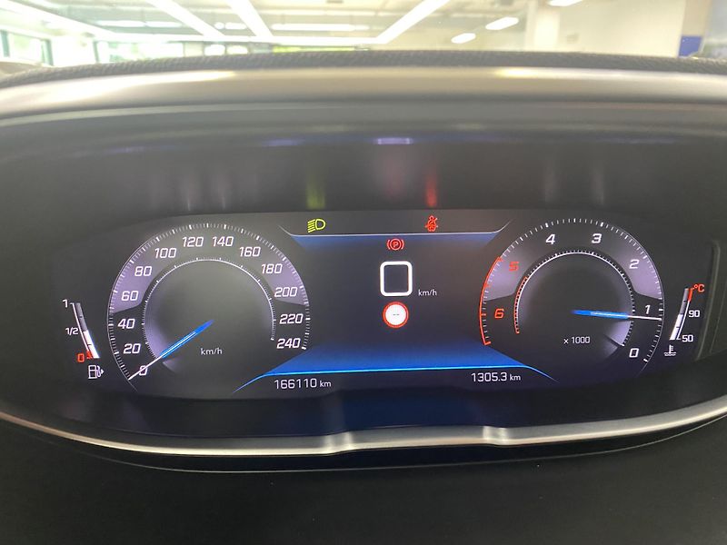 Peugeot 3008 1.5HDi 130 Active Pack, ČR - fotka 17 z 30