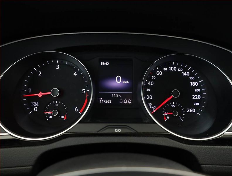 Volkswagen Passat (2018) Highline 2.0 TDI, Kůže - fotka 9 z 16