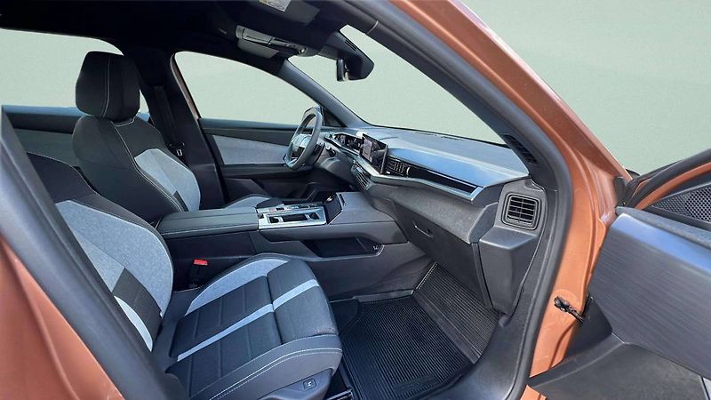 Opel Grandland Edition Hybrid 1.2 TURBO (107k - fotka 26 z 42