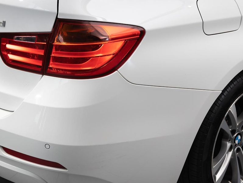 BMW Řada 3 330d xDrive Touring - fotka 10 z 22