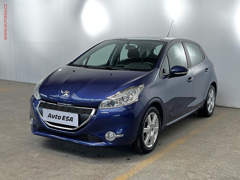 Peugeot 208 (2014) 1.2 PT, AC, výhřev sed - fotka 3 z 16
