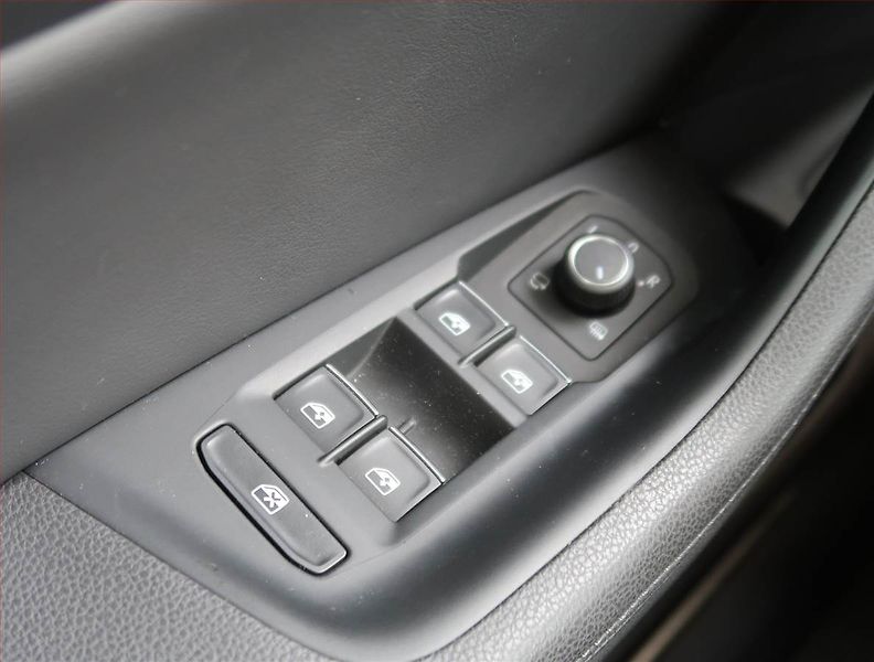 Volkswagen Passat (2019) Highline 2.0 TDI, Automat - fotka 16 z 22