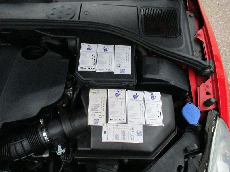 Volvo V60 (2011) combi 2,0 D  servis Volvo - fotka 12 z 13