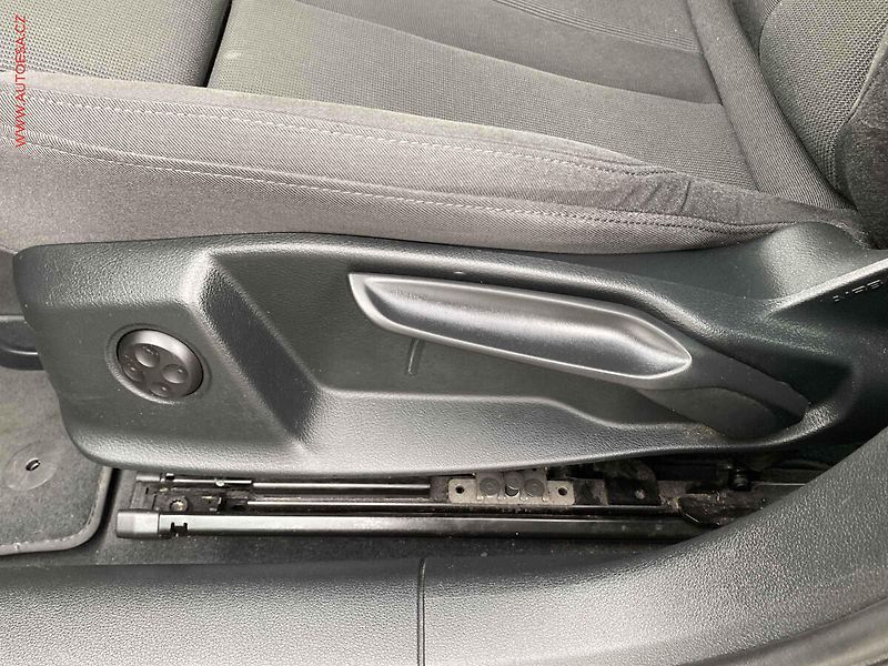 Audi A4 (2017) 2.0 TDi, AT, bixen - fotka 14 z 20