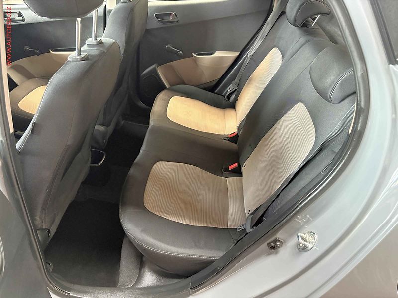 Hyundai i10 (2015) 1.0 i, Classic, +kola - fotka 10 z 12