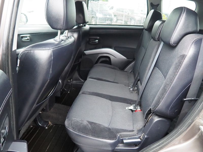 Mitsubishi Outlander (2010) 2.0 DI-D, 123 kW, 4x4 - fotka 12 z 35