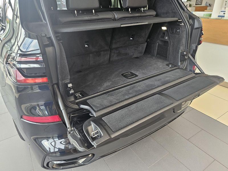 BMW X7 xDrive40d - fotka 6 z 36