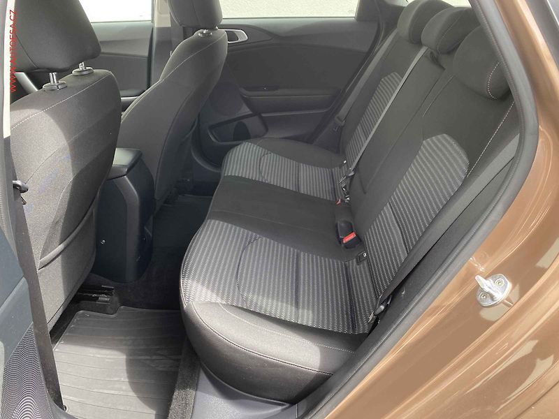 Kia Ceed (2023) 1.5 T-GDi SW, 1.maj,ČR, TOP - fotka 10 z 18