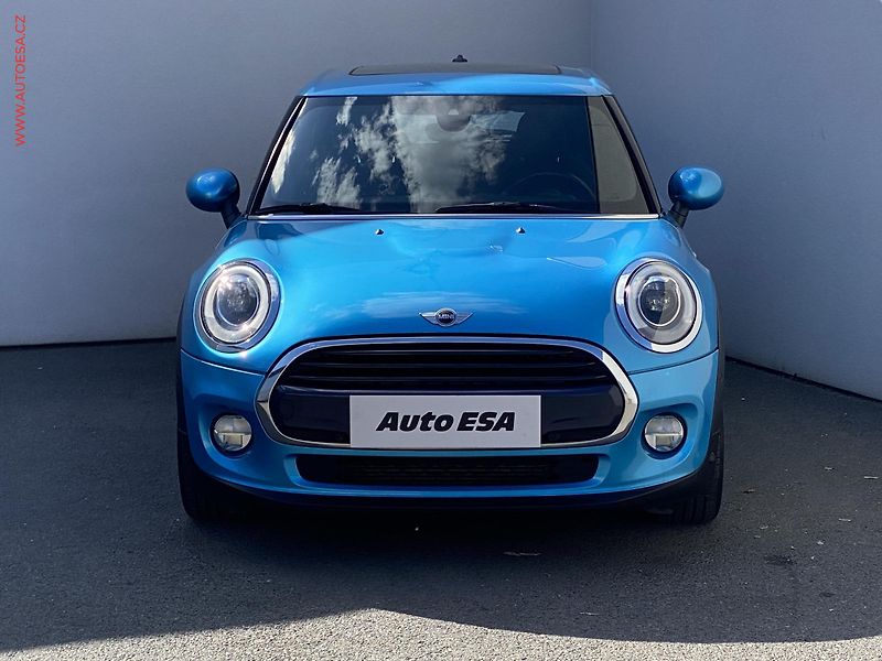 Mini Cooper (2015) 1.5i, LED, navi, panor - fotka 2 z 19
