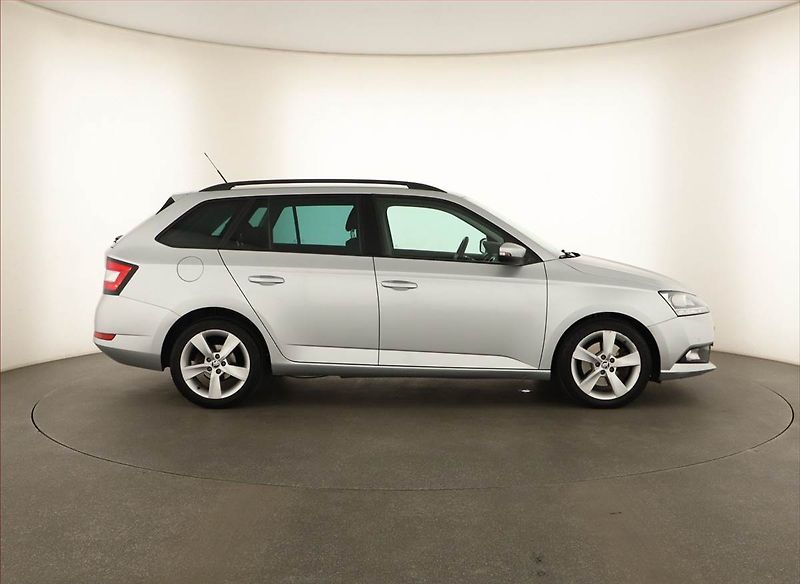 Škoda Fabia (2022) 1.0 TSI, Automat, Tempomat - fotka 6 z 12