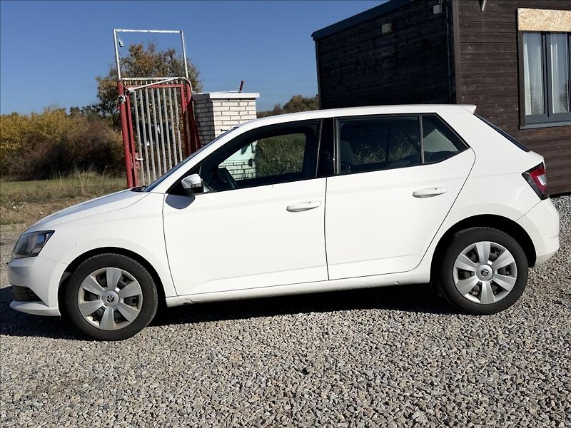 Škoda Fabia 1,0 - fotka 9 z 23