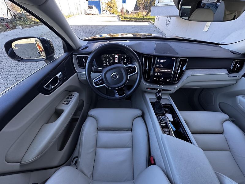 Volvo XC60 FWD B5/vzduch/4*klima/PANO/  - fotka 15 z 43
