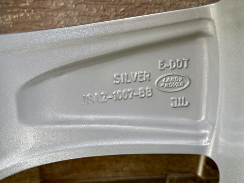 Land Rover Range Rover Velar (2022) P400e Plug in Hybrid 4x4 - fotka 66 z 67