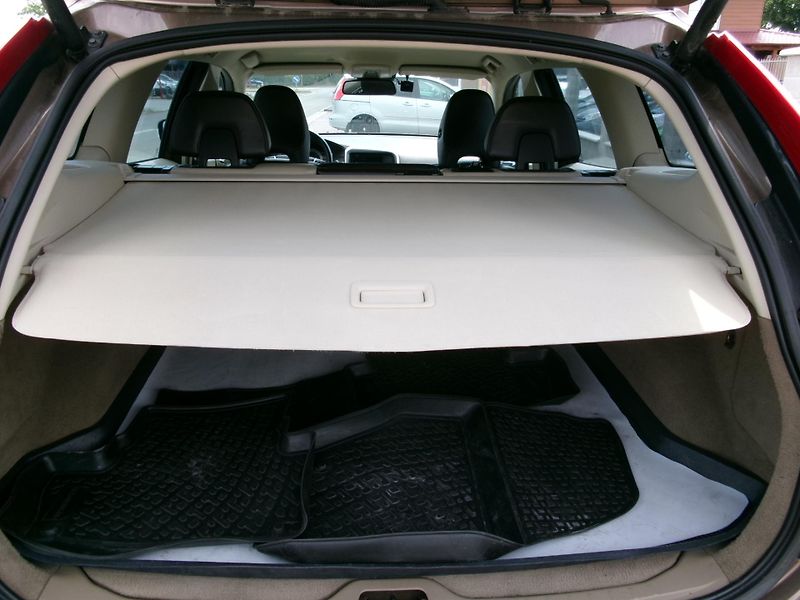 Volvo XC60 (2012) 2,4 D5 SUMMUM 169kW AC NAVI - fotka 16 z 37
