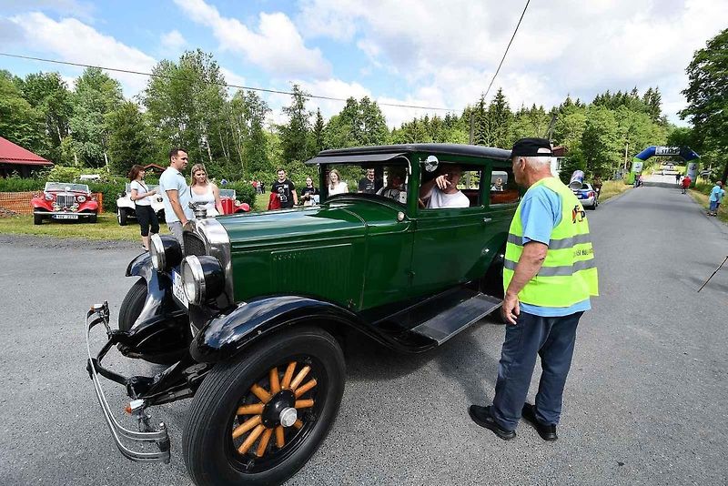 Přehlídka historie, noblesy, technických zajímavostí a unikátů. To byla Jízda Saši Kolowrata.
