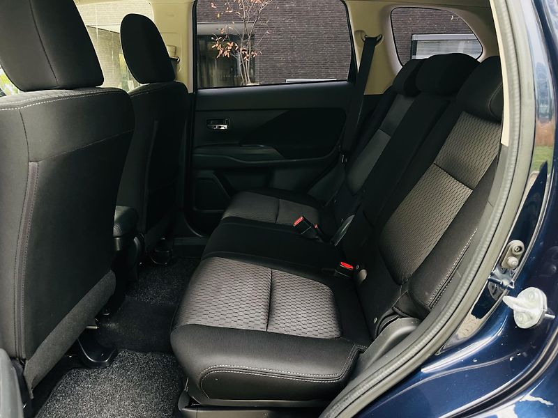 Mitsubishi Outlander 2.0i MANUÁL 1.MAJITEL TAŽNÉ - fotka 30 z 44