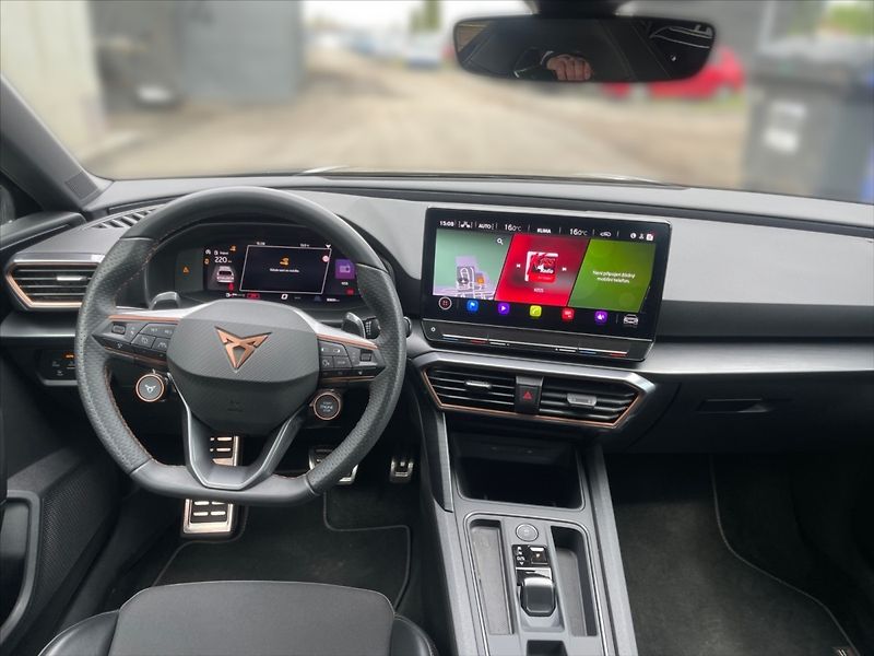 Cupra Leon 2,0 TSI 4WD AT - fotka 9 z 11